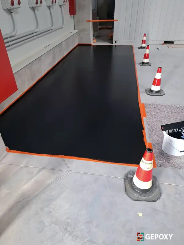 Vezetőképes ESD műgyanta padló kapcsolószekrények előtt