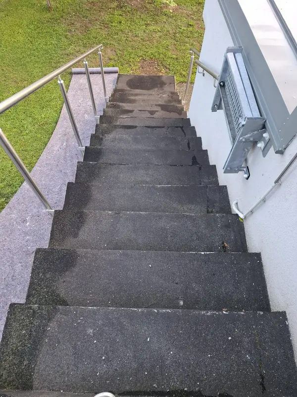 Külső lépcső felújítása — előtte